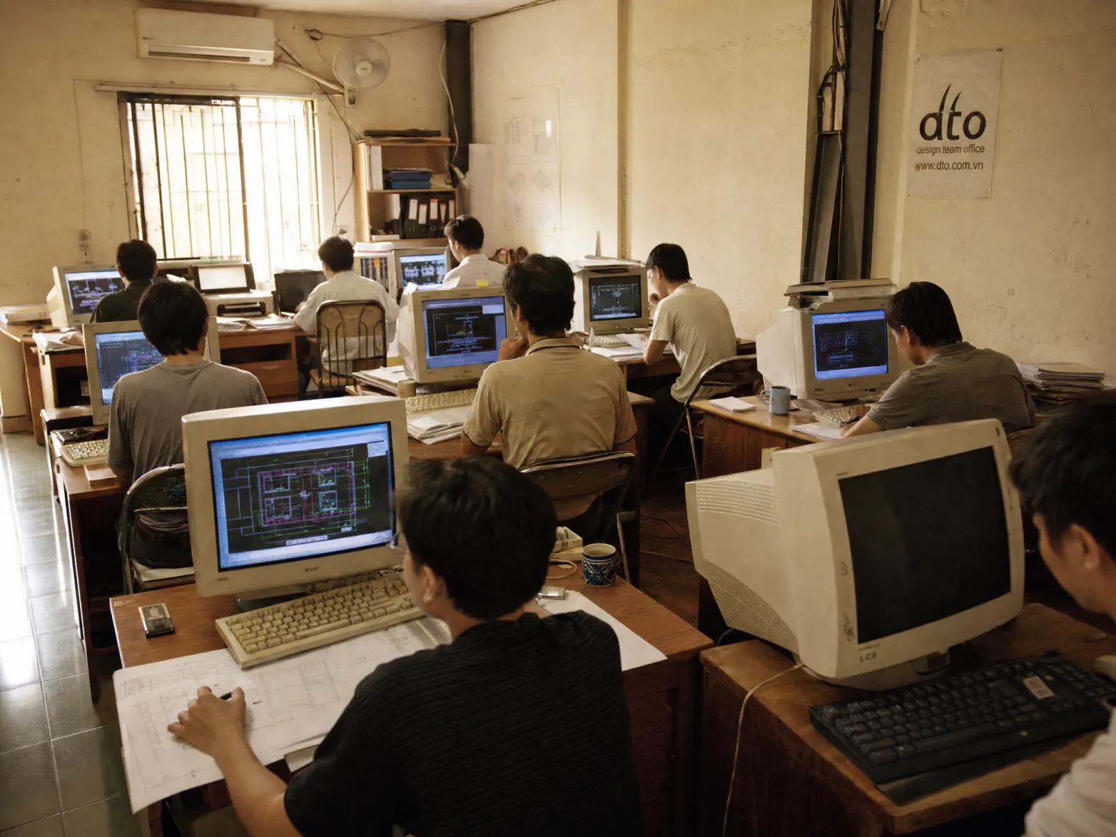 Văn phòng A.S.T.R năm 2013 — 8 nhân viên ban đầu